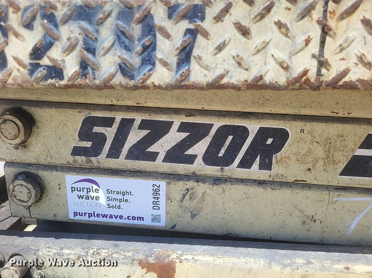 image for item DR4962 1996 JLG CM-2033 scissor lift