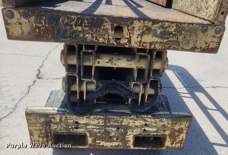 image for item DR4962 1996 JLG CM-2033 scissor lift