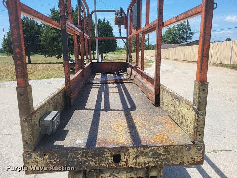 image for item DR4962 1996 JLG CM-2033 scissor lift