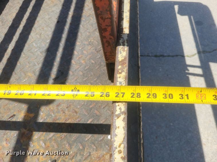 image for item DR4962 1996 JLG CM-2033 scissor lift