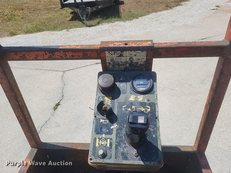 image for item DR4962 1996 JLG CM-2033 scissor lift