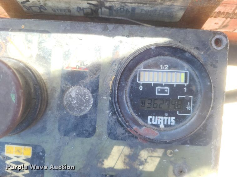 image for item DR4962 1996 JLG CM-2033 scissor lift