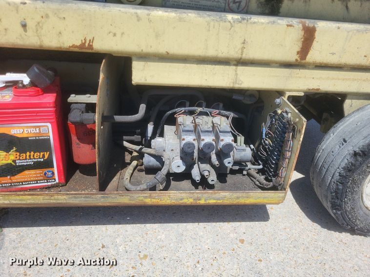 image for item DR4962 1996 JLG CM-2033 scissor lift