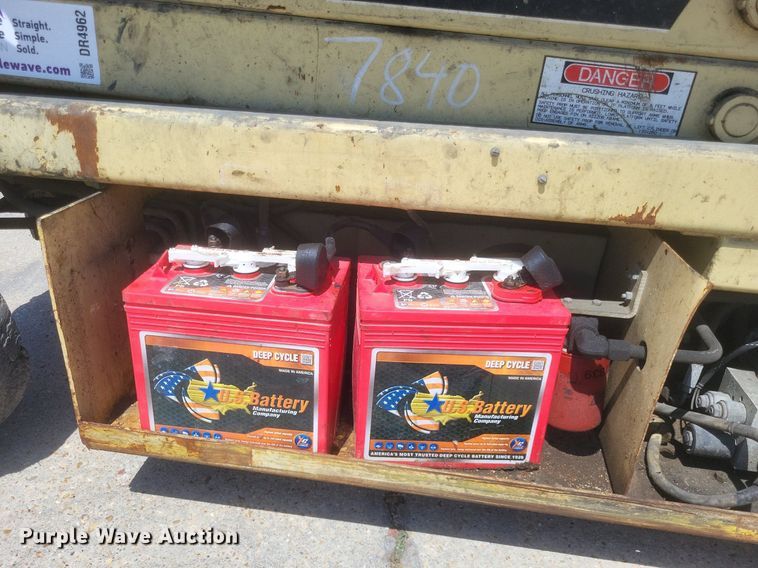 image for item DR4962 1996 JLG CM-2033 scissor lift