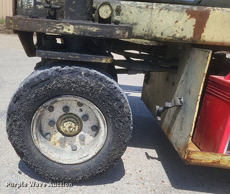 image for item DR4962 1996 JLG CM-2033 scissor lift