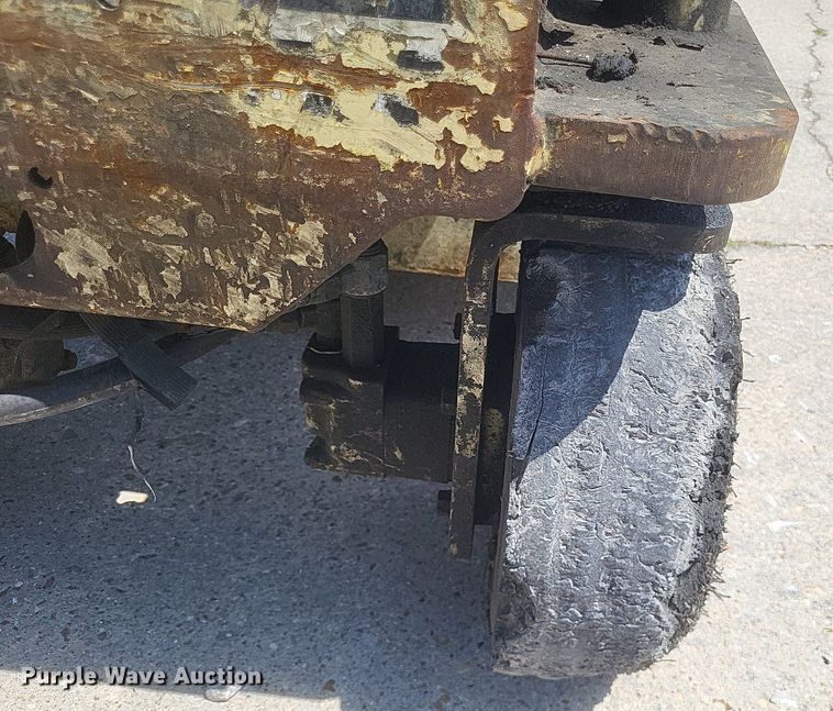 image for item DR4962 1996 JLG CM-2033 scissor lift