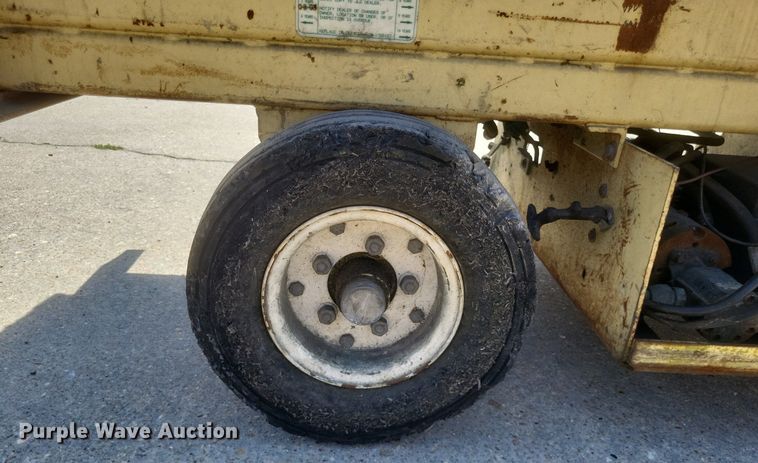 image for item DR4962 1996 JLG CM-2033 scissor lift