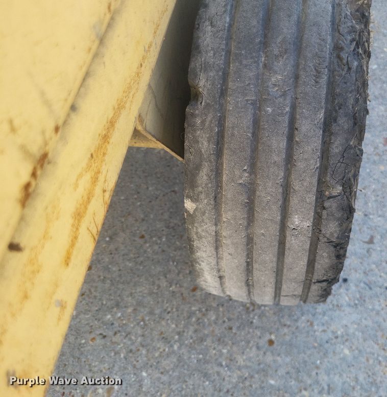 image for item DR4962 1996 JLG CM-2033 scissor lift