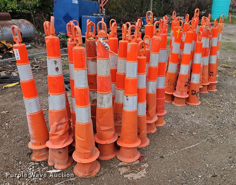 image for item DR8741 (100) Trimline traffic cones and bases