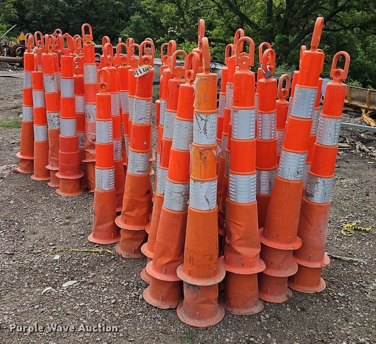 image for item DR8741 (100) Trimline traffic cones and bases