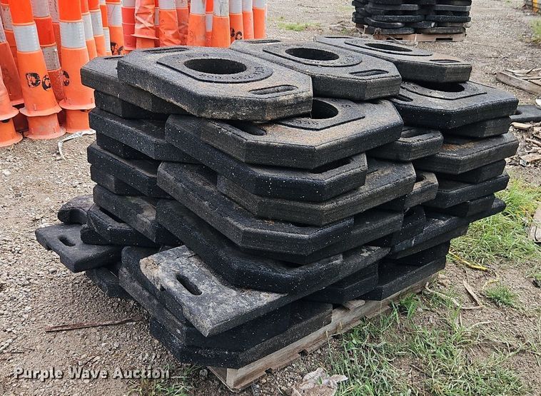 image for item DR8741 (100) Trimline traffic cones and bases