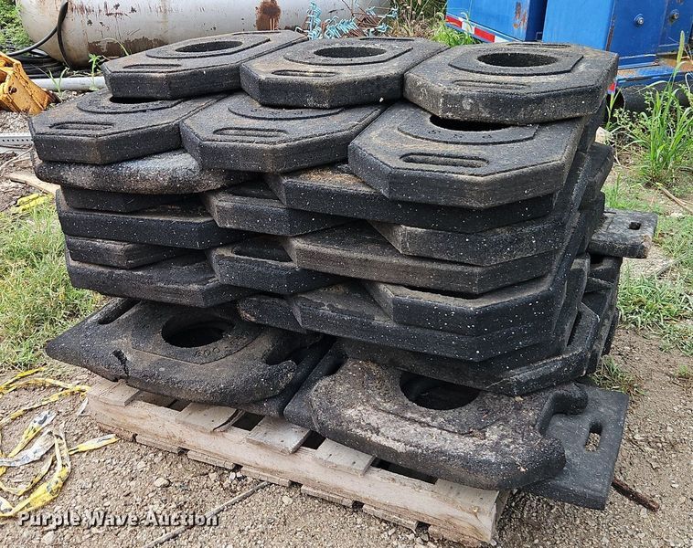 image for item DR8741 (100) Trimline traffic cones and bases