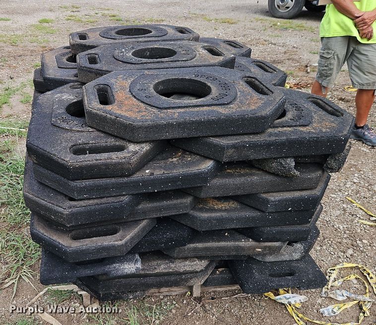 image for item DR8741 (100) Trimline traffic cones and bases