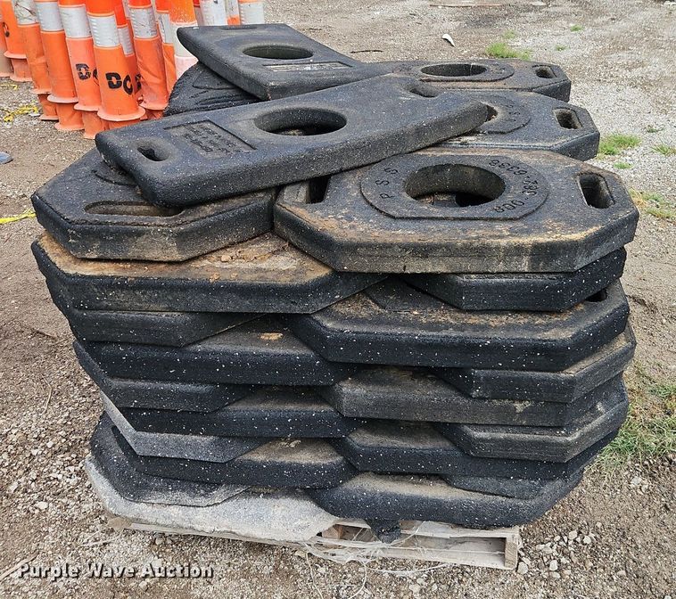 image for item DR8741 (100) Trimline traffic cones and bases