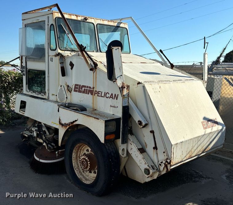 image for item DS2518 1996 Elgin Pelican  street sweeper