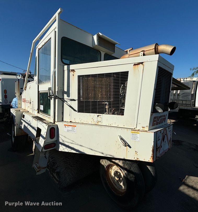image for item DS2518 1996 Elgin Pelican  street sweeper