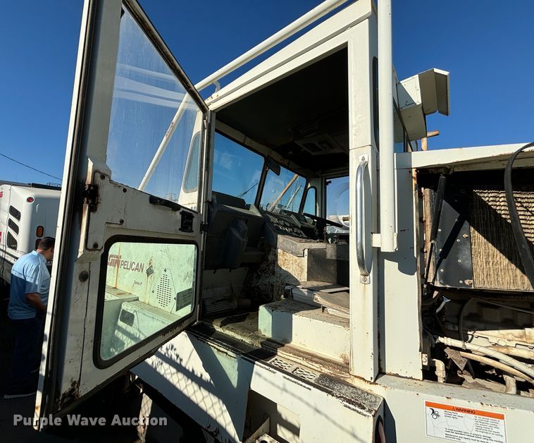 image for item DS2518 1996 Elgin Pelican  street sweeper