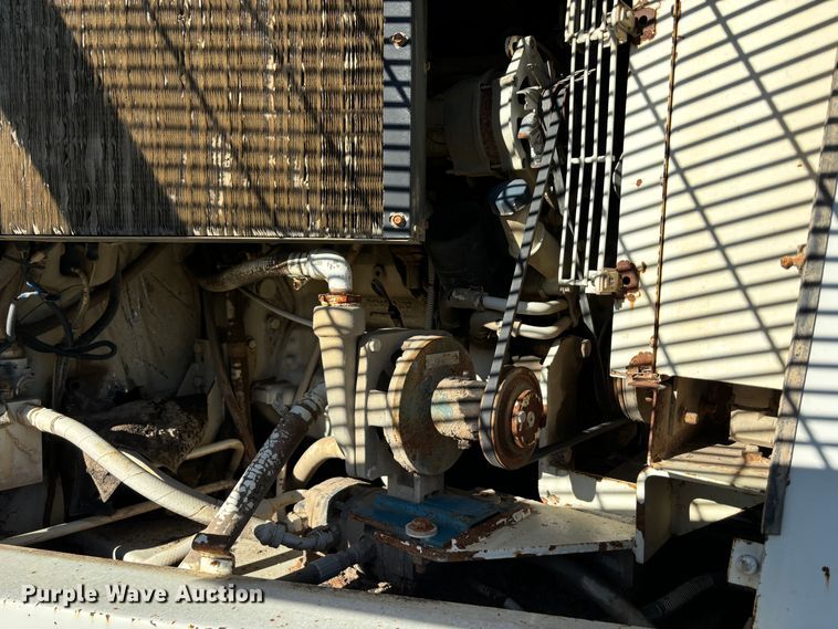 image for item DS2518 1996 Elgin Pelican  street sweeper