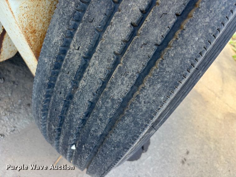 image for item DS2518 1996 Elgin Pelican  street sweeper