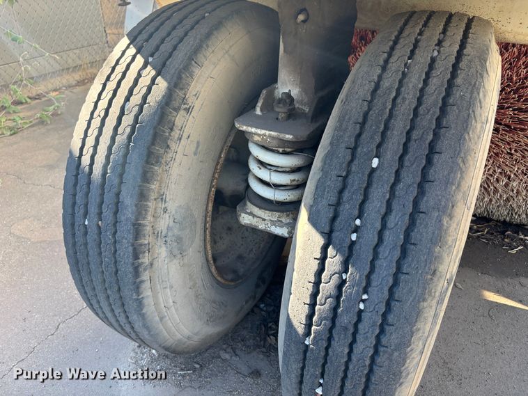 image for item DS2518 1996 Elgin Pelican  street sweeper