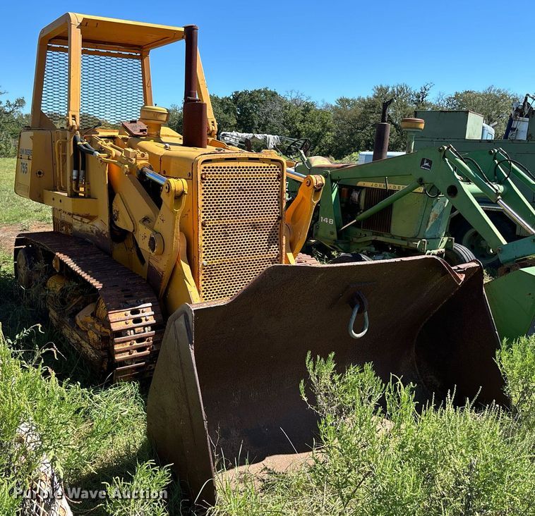 image for item DS2520 1977 John Deere  755 track loader