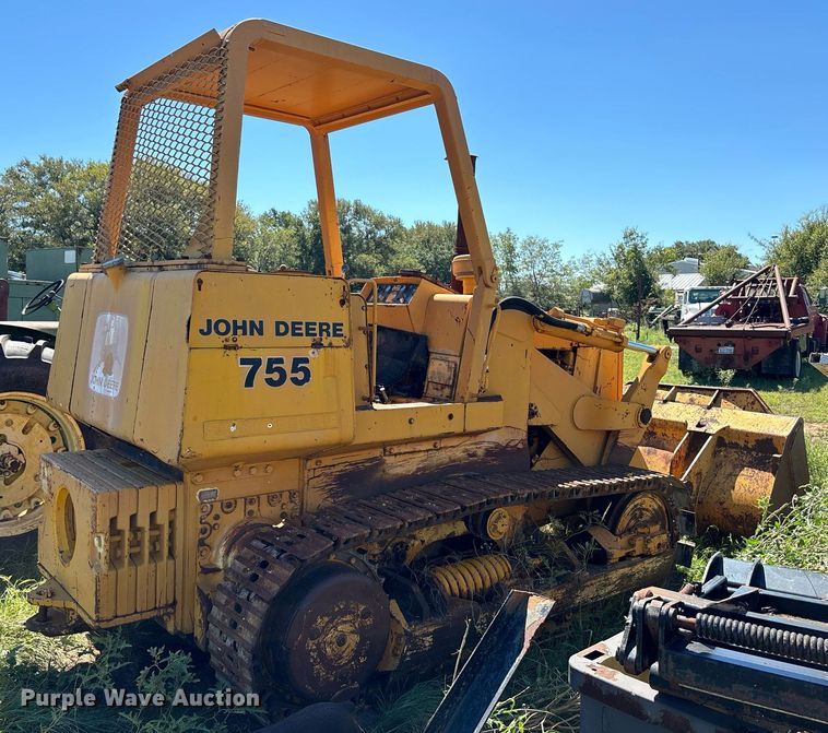 image for item DS2520 1977 John Deere  755 track loader
