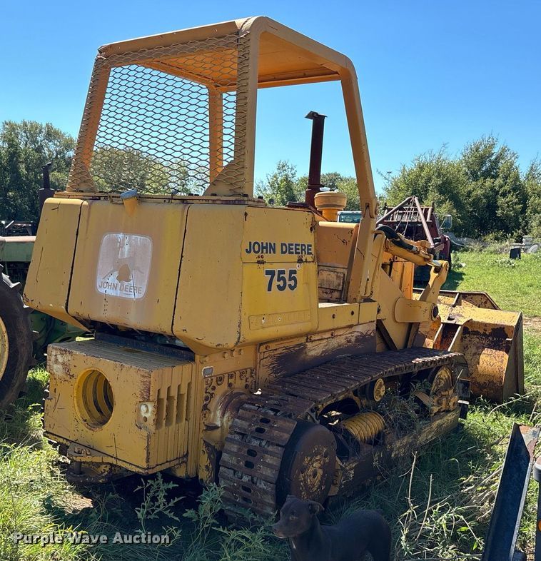 image for item DS2520 1977 John Deere  755 track loader