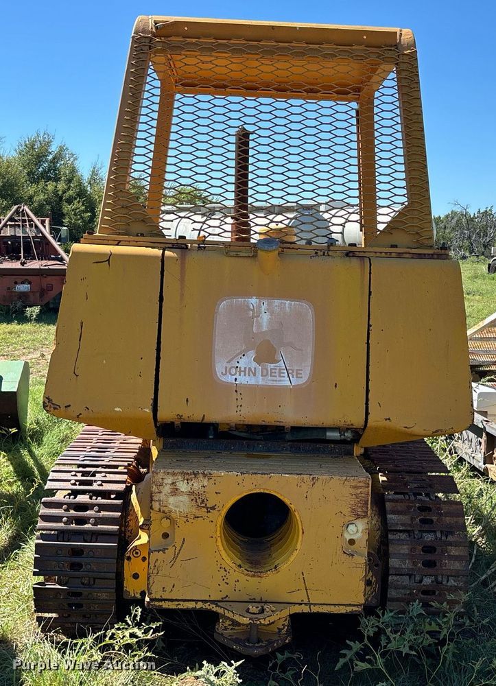 image for item DS2520 1977 John Deere  755 track loader