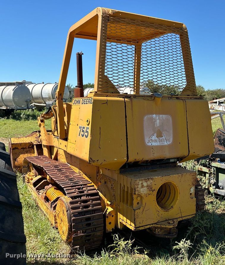image for item DS2520 1977 John Deere  755 track loader