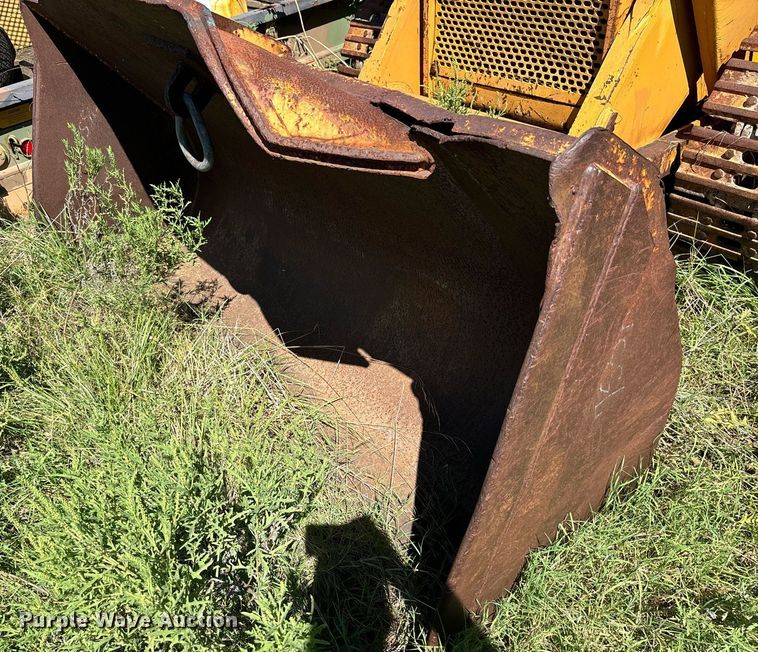 image for item DS2520 1977 John Deere  755 track loader