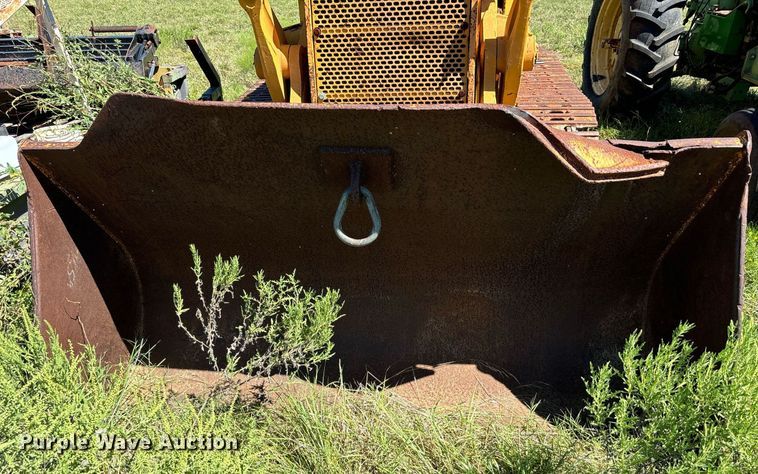 image for item DS2520 1977 John Deere  755 track loader