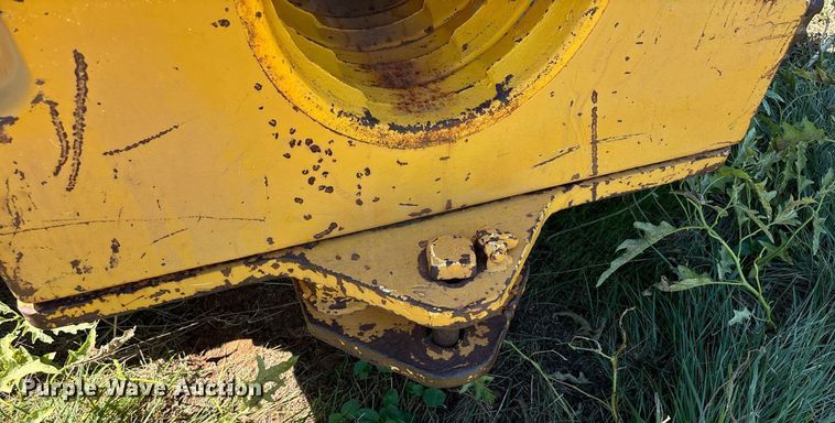 image for item DS2520 1977 John Deere  755 track loader