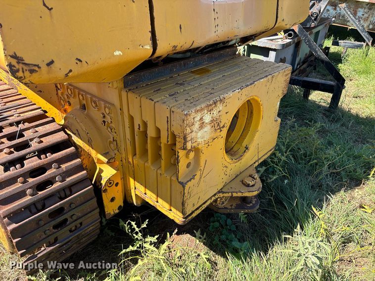 image for item DS2520 1977 John Deere  755 track loader