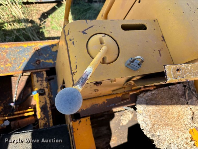 image for item DS2520 1977 John Deere  755 track loader