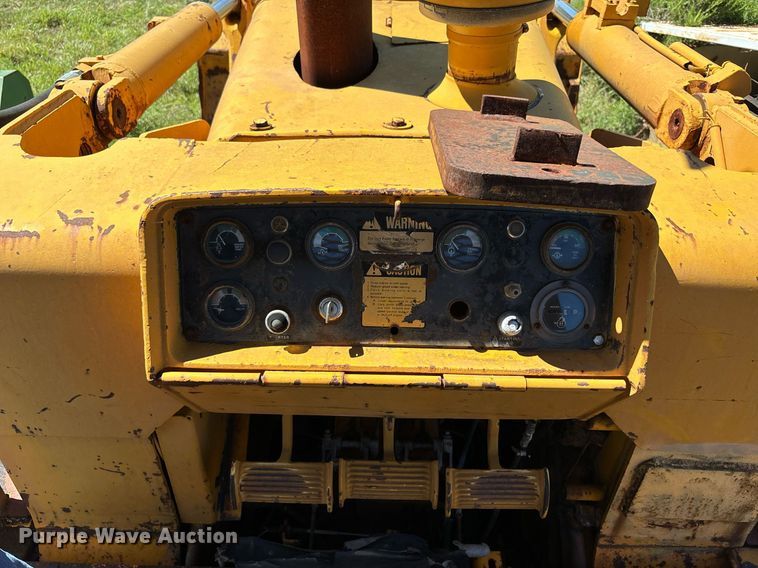 image for item DS2520 1977 John Deere  755 track loader