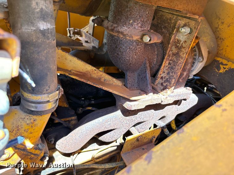 image for item DS2520 1977 John Deere  755 track loader