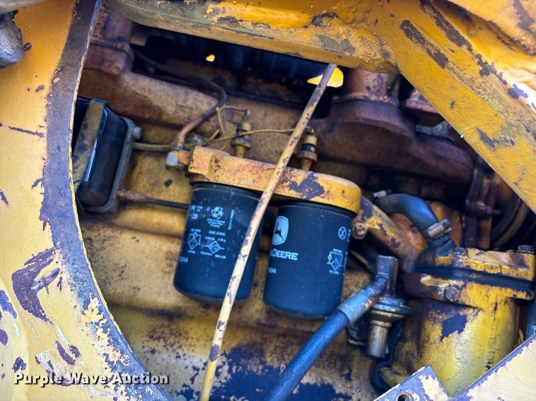 image for item DS2520 1977 John Deere  755 track loader