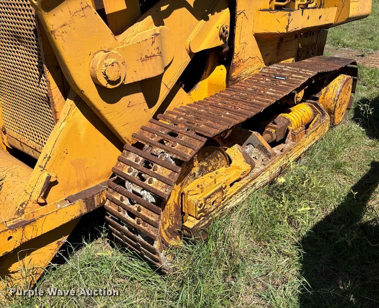 image for item DS2520 1977 John Deere  755 track loader