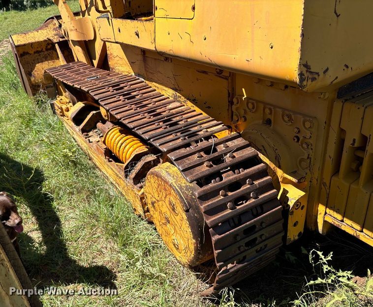 image for item DS2520 1977 John Deere  755 track loader