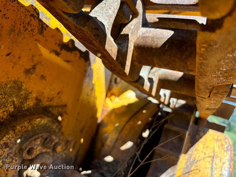 image for item DS2520 1977 John Deere  755 track loader