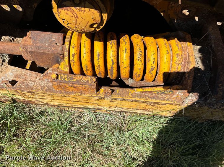 image for item DS2520 1977 John Deere  755 track loader