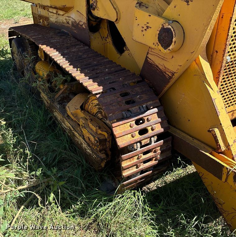 image for item DS2520 1977 John Deere  755 track loader