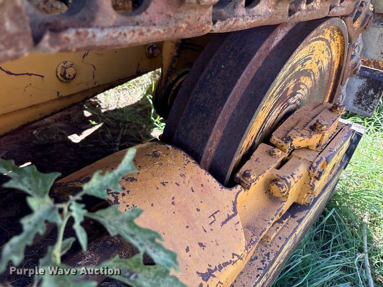 image for item DS2520 1977 John Deere  755 track loader