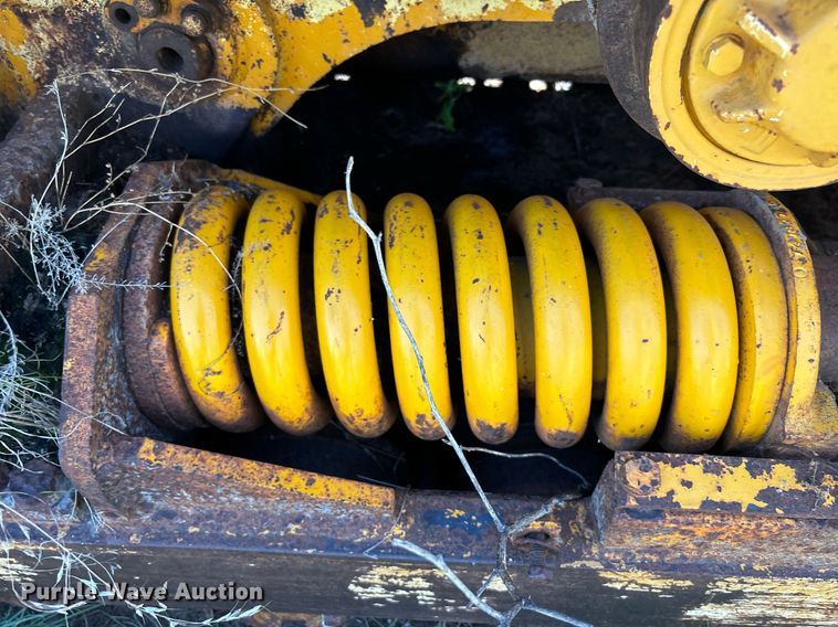 image for item DS2520 1977 John Deere  755 track loader