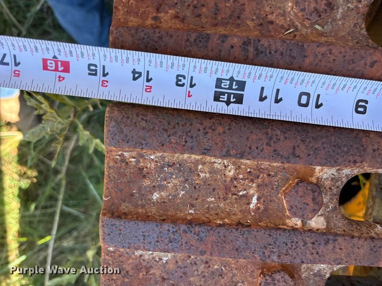 image for item DS2520 1977 John Deere  755 track loader