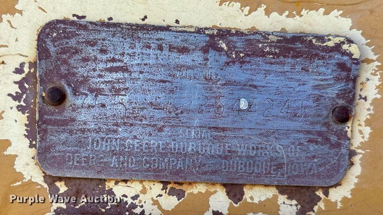 image for item DS2520 1977 John Deere  755 track loader