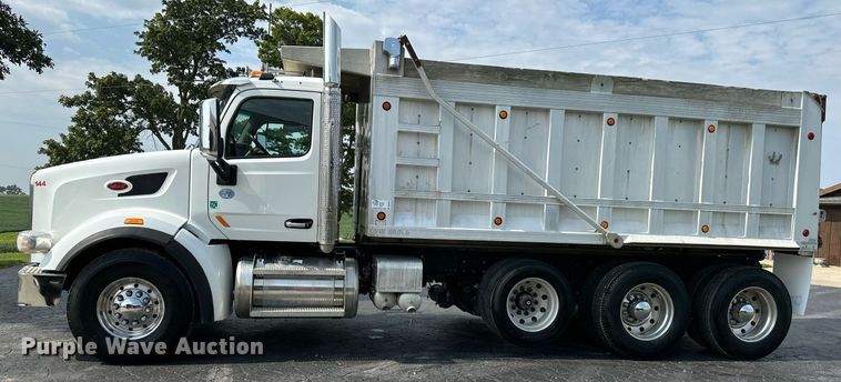 image for item DS4244 2015 Peterbilt  567 dump truck