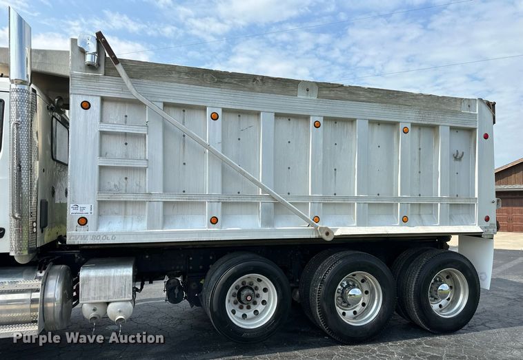 image for item DS4244 2015 Peterbilt  567 dump truck