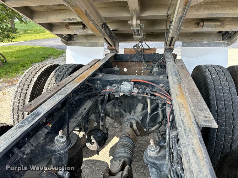 image for item DS4244 2015 Peterbilt  567 dump truck