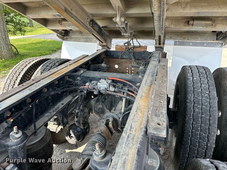 image for item DS4244 2015 Peterbilt  567 dump truck